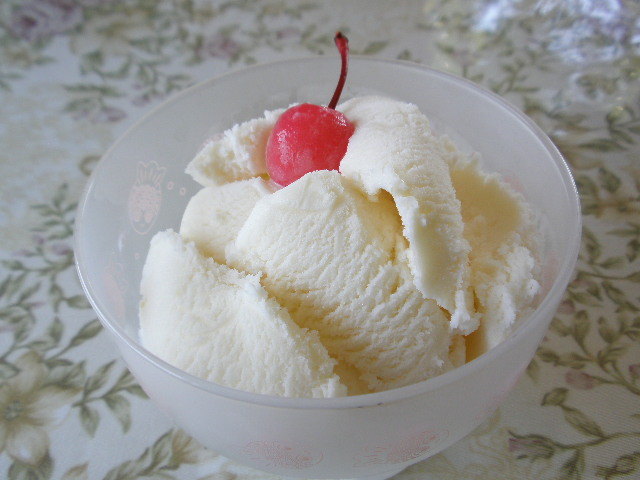 桃のアイスクリーム （盛付け例）